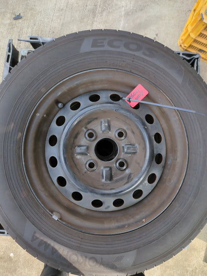 タイヤ　ノーマルタイヤ　4本　YOKOHAMAヨコハマ　175/70R13　EC204（中古）