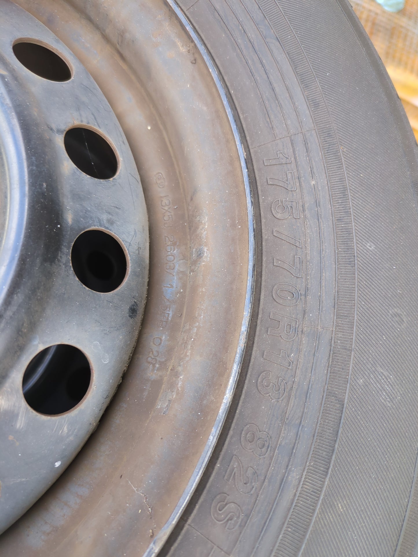 タイヤ　ノーマルタイヤ　4本　YOKOHAMAヨコハマ　175/70R13　EC204（中古）