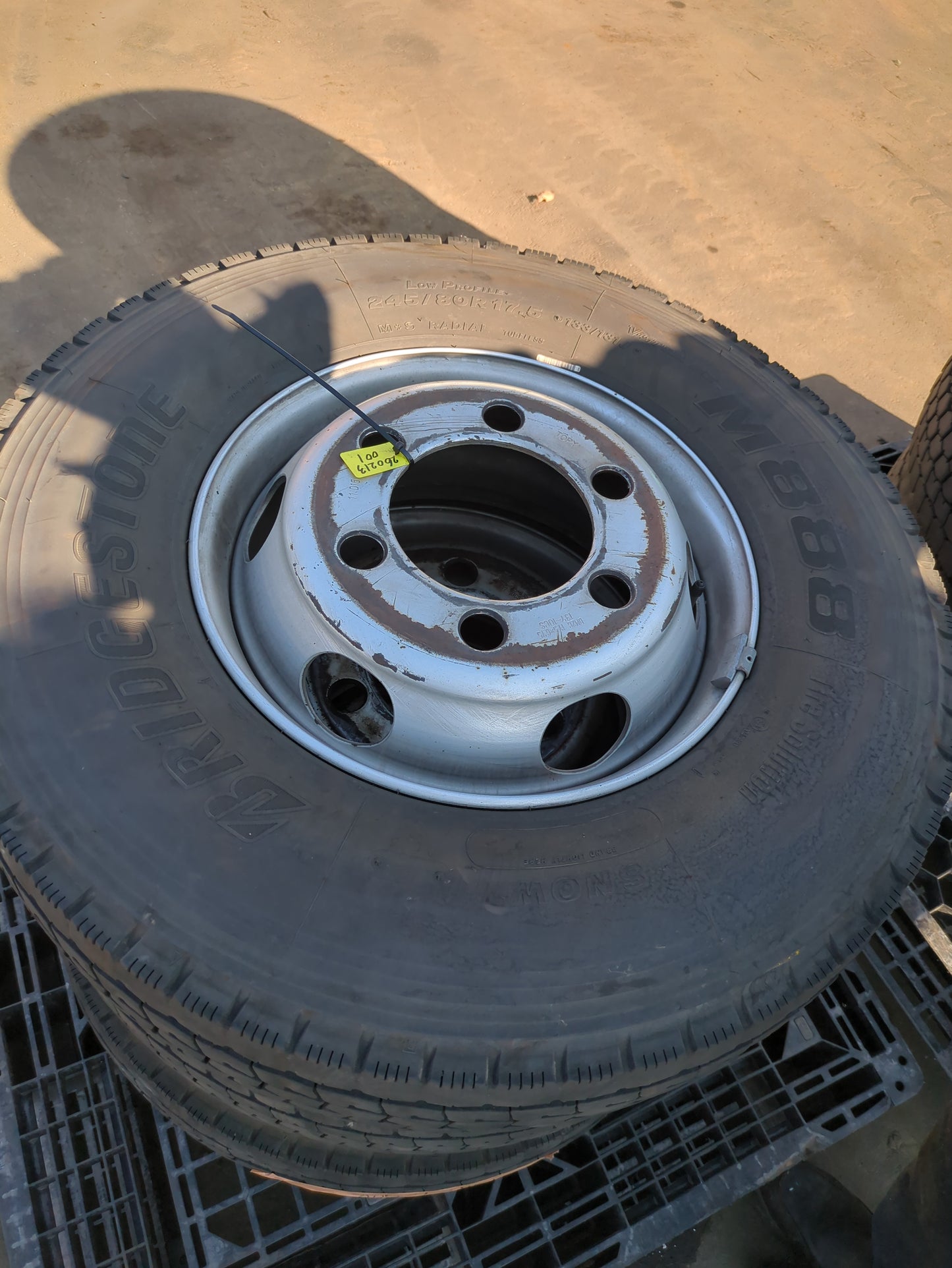 タイヤ　7本　BRIDGESTONE　M888　245/80R17.5　133/131J　残溝約12.4mm（中古）