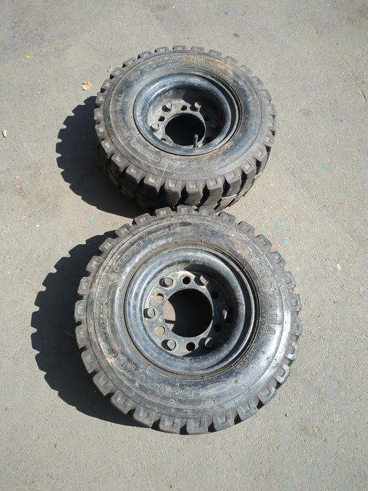 タイヤ　フォークリフトタイヤ　2本　YOKOHAMA　18X7-8　SUPER LUG 520（中古）
