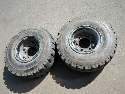 タイヤ　フォークリフトタイヤ　2本　YOKOHAMA　21X8-9　SUPER LUG 520 Y520 (中古)