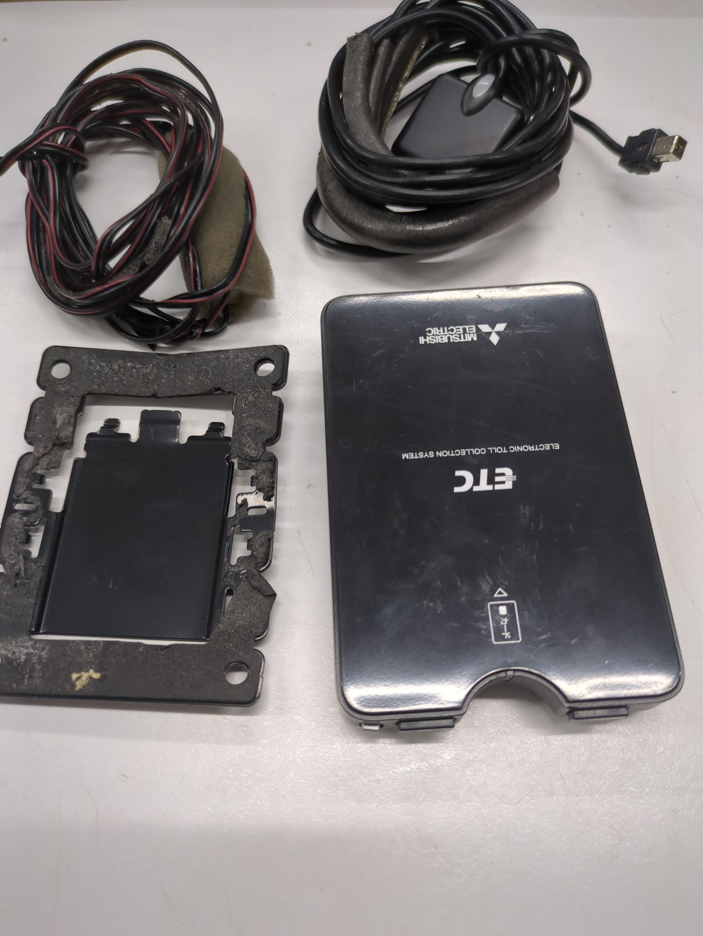 三菱電機 ETC車載器 EP9U716V ケーブル・アンテナ付 (中古）