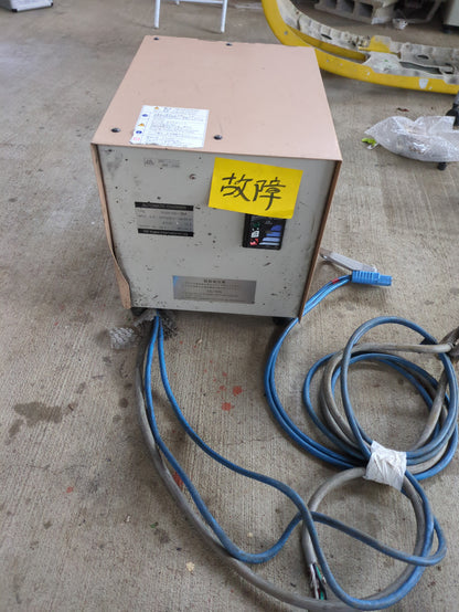 充電器　フォークリフト用バッテリー 入力：200/300 V 出力：50-62 V　GSユアサ 　【?】（中古）