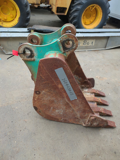 Bucket Arm width: 170mm Pin diameter: 45mm (Used)