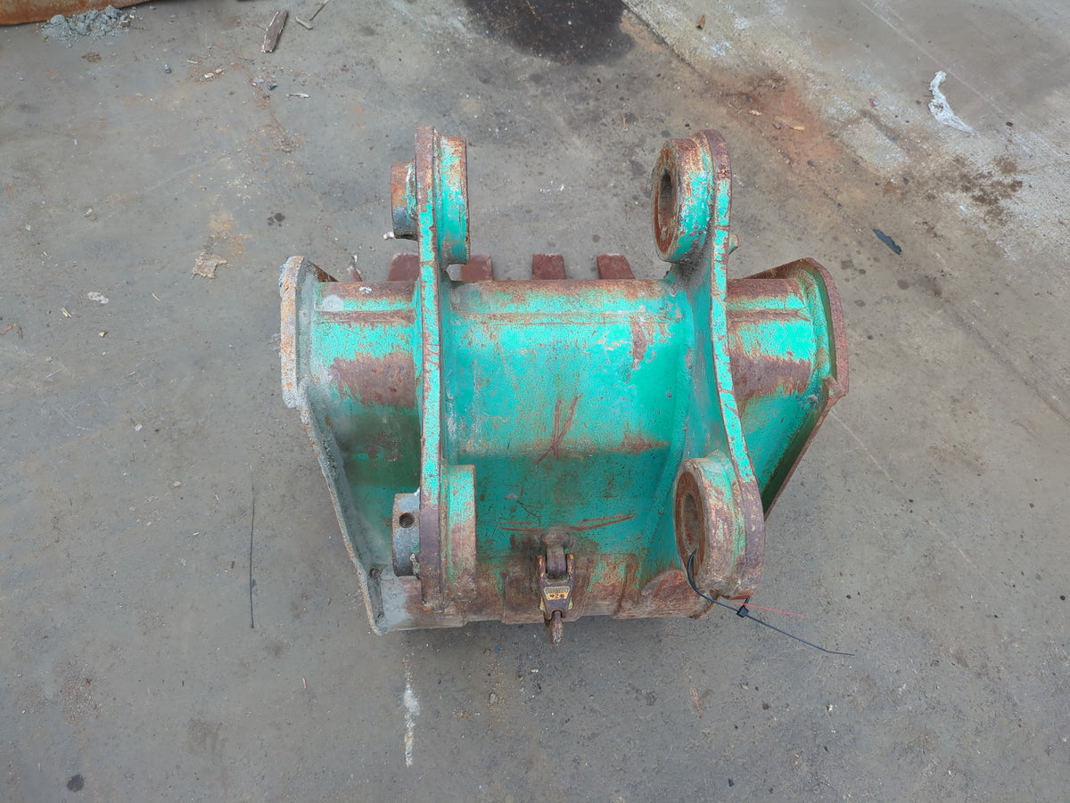 Bucket Arm width: 170mm Pin diameter: 45mm (Used)