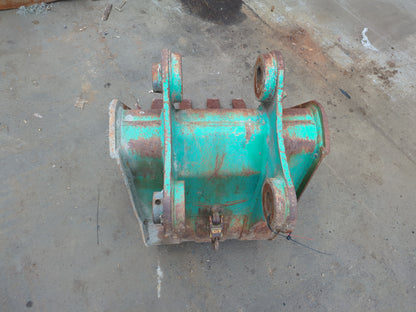 Bucket Arm width: 170mm Pin diameter: 45mm (Used)