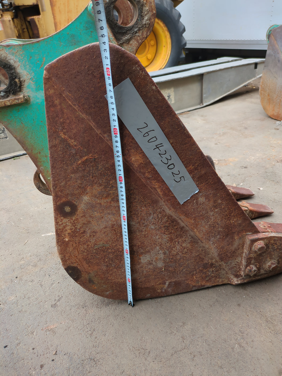 Bucket Arm width: 170mm Pin diameter: 45mm (Used)