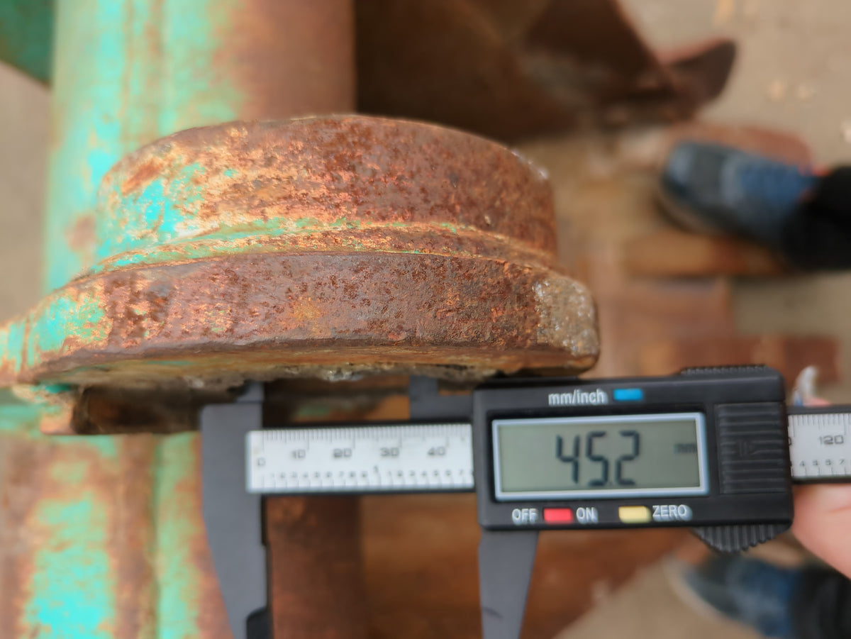 Bucket Arm width: 170mm Pin diameter: 45mm (Used)