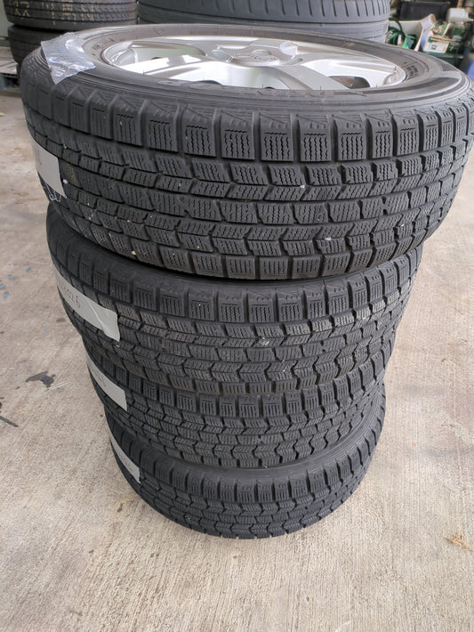 タイヤ　ノーマルタイヤ ４本　 DUNLOP　 U2MA　206/66R16　060 （中古）