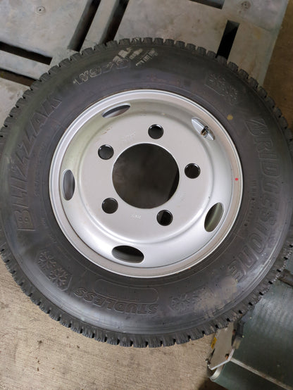 タイヤ　スタッドレスタイヤ　1本　BRIDGESTONE　195/85R16　BLIZZAK W979（中古）