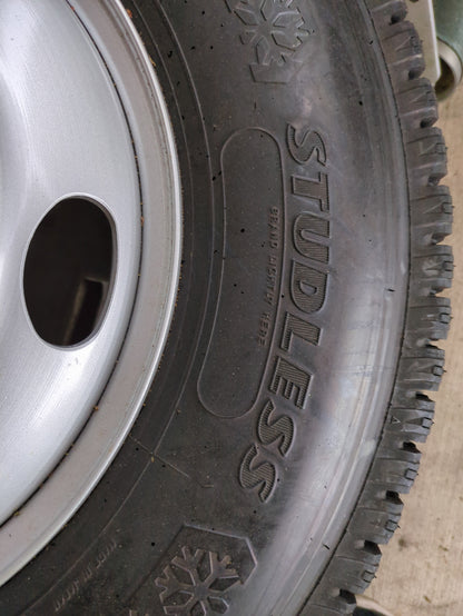 タイヤ　スタッドレスタイヤ　1本　BRIDGESTONE　195/85R16　BLIZZAK W979（中古）