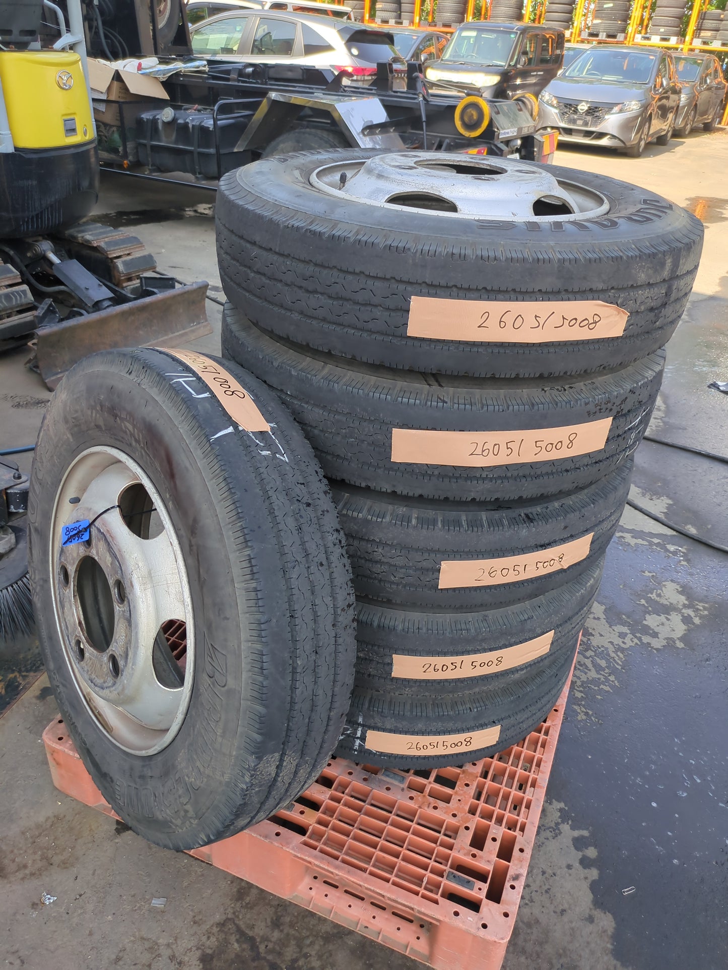 タイヤ　ノーマルタイヤ　6本　BRIDGESTONE（ブリヂストン）205/80R17.5　R205（中古）