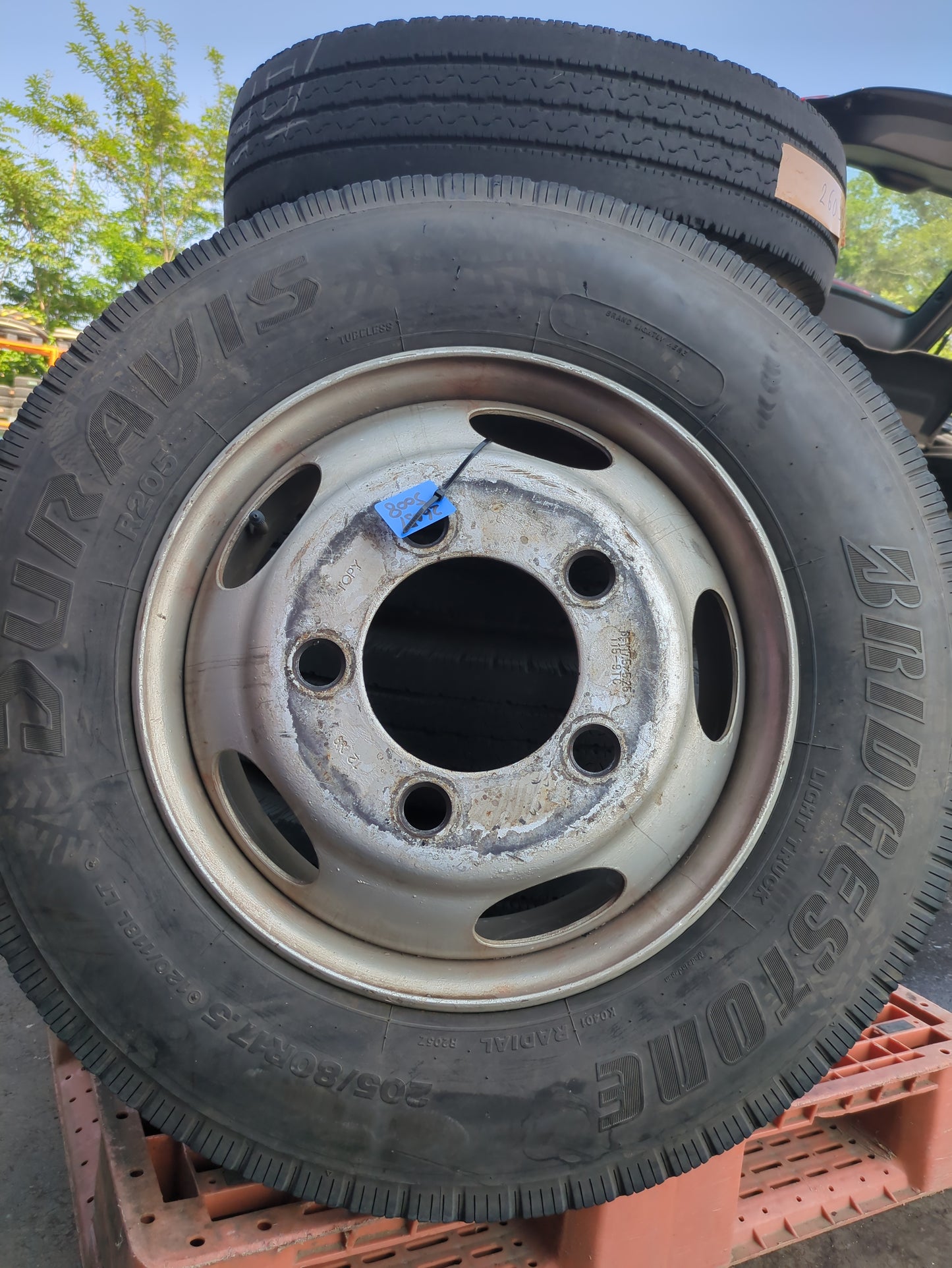 タイヤ　ノーマルタイヤ　6本　BRIDGESTONE（ブリヂストン）205/80R17.5　R205（中古）