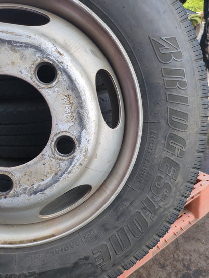 タイヤ　ノーマルタイヤ　6本　BRIDGESTONE（ブリヂストン）205/80R17.5　R205（中古）