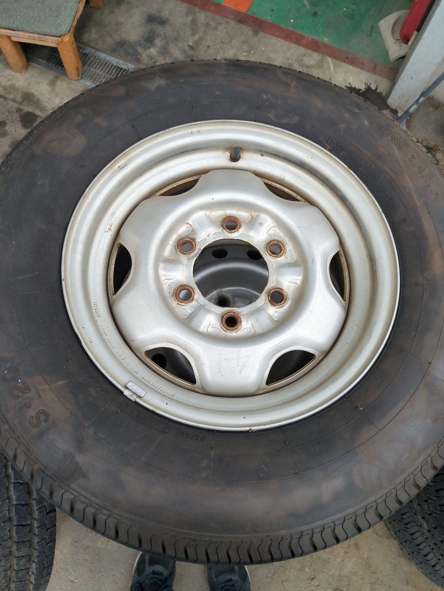 タイヤ　スタッドレスタイヤ　 5本　 YOKOHAMA（ヨコハマ）等 195/80R15（中古）
