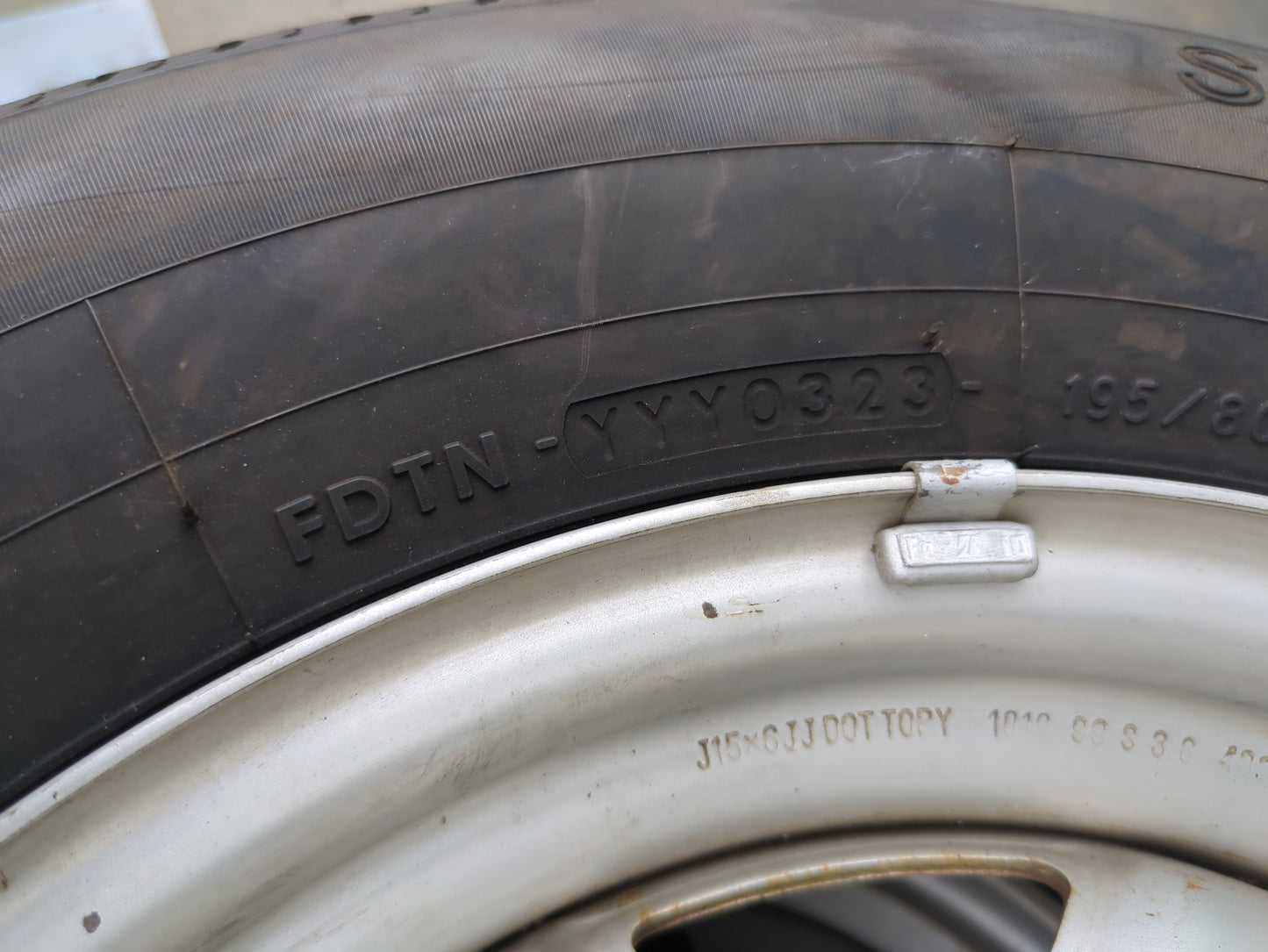 タイヤ　スタッドレスタイヤ　 5本　 YOKOHAMA（ヨコハマ）等 195/80R15（中古）