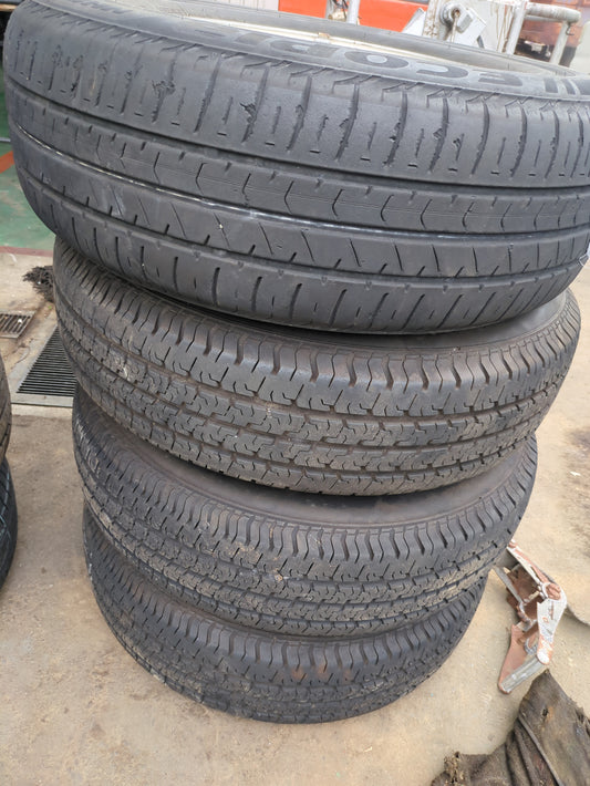 タイヤ　スタッドレスタイヤ　4本　BRIDGESTONE　ECOPIA　205/70 R15 96H（中古）　