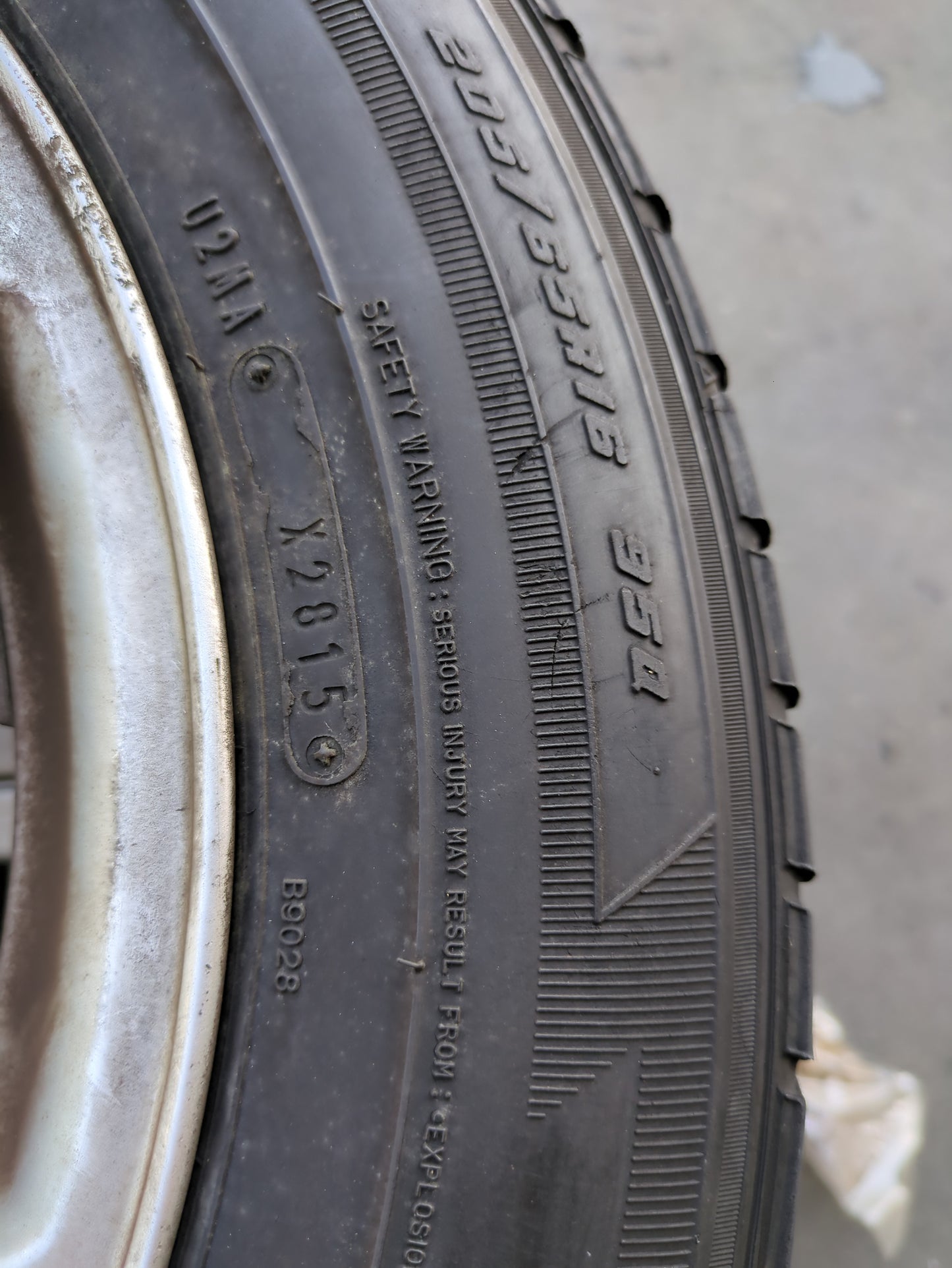 タイヤ　スタッドレスタイヤ　 4本　 GOODYEAR　205/65R16 95Q （中古）