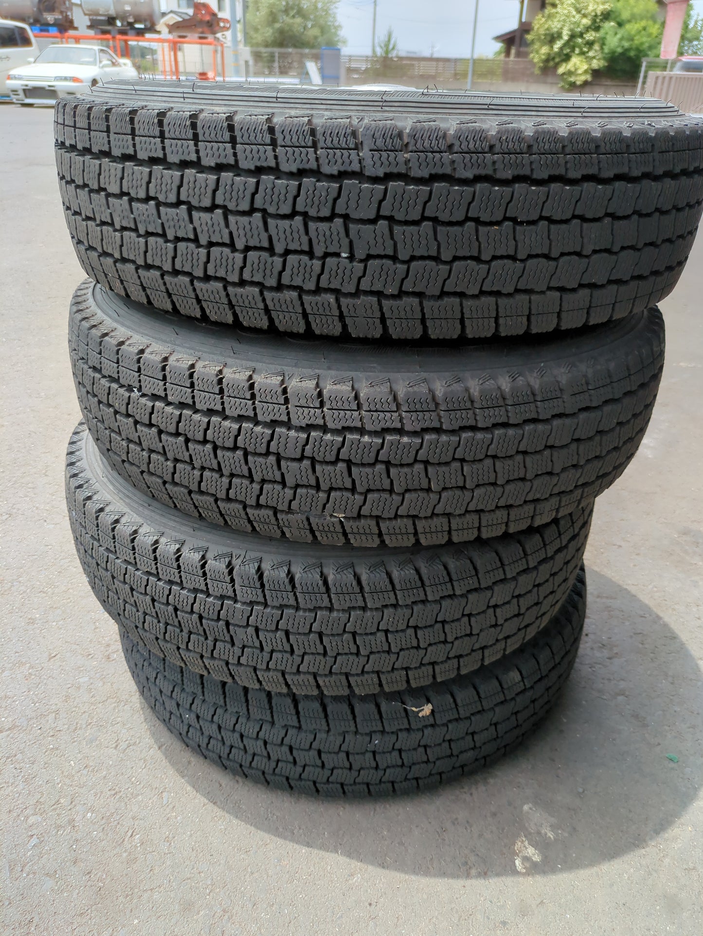 タイヤ　スタッドレスタイヤ　 4本　GOODYEAR　 ICENAVA CAR  145R12/LT（中古）