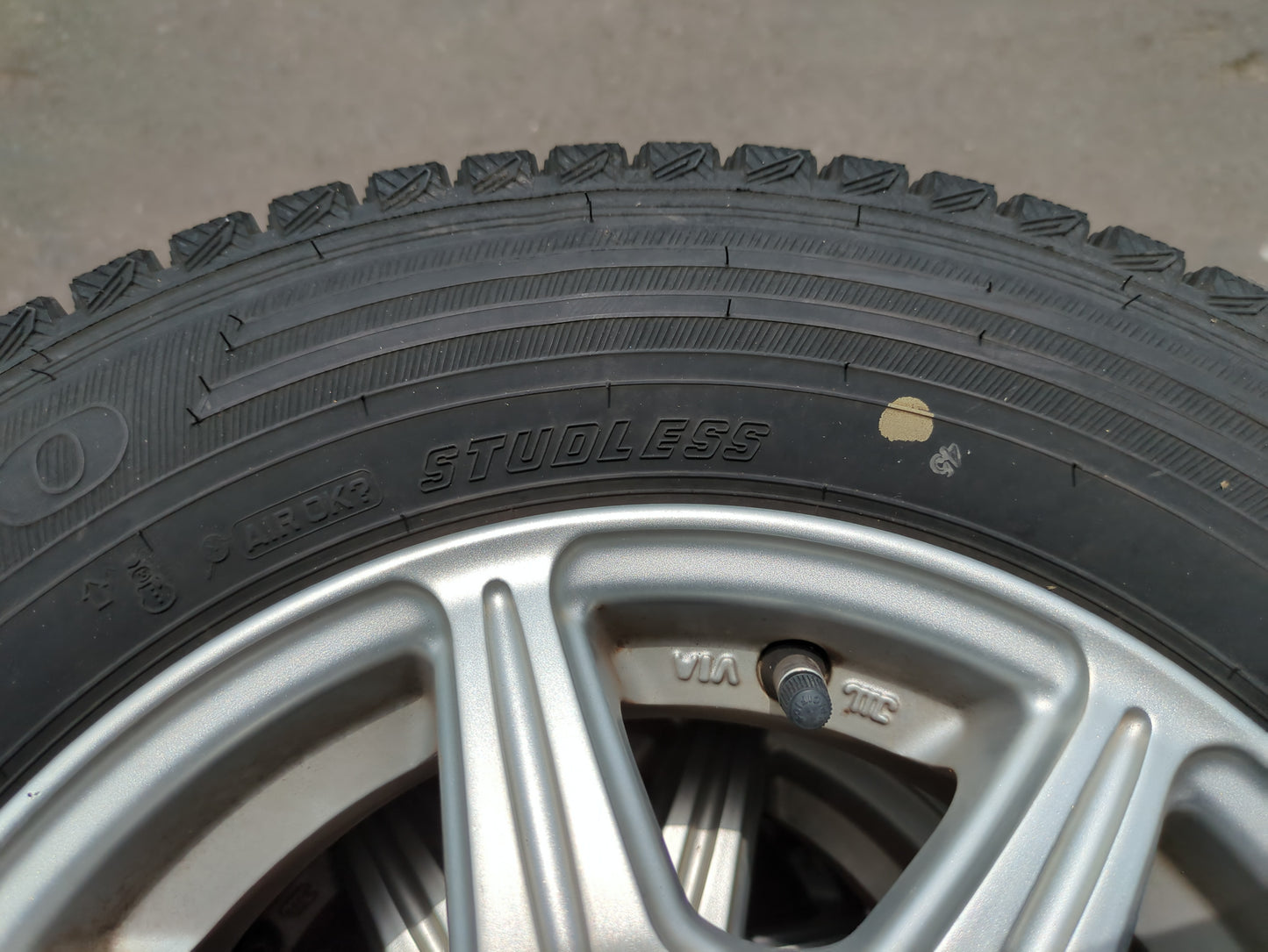 タイヤ　スタッドレスタイヤ　 4本　GOODYEAR　 ICENAVA CAR  145R12/LT（中古）