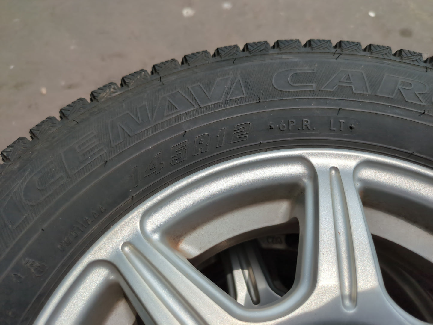 タイヤ　スタッドレスタイヤ　 4本　GOODYEAR　 ICENAVA CAR  145R12/LT（中古）