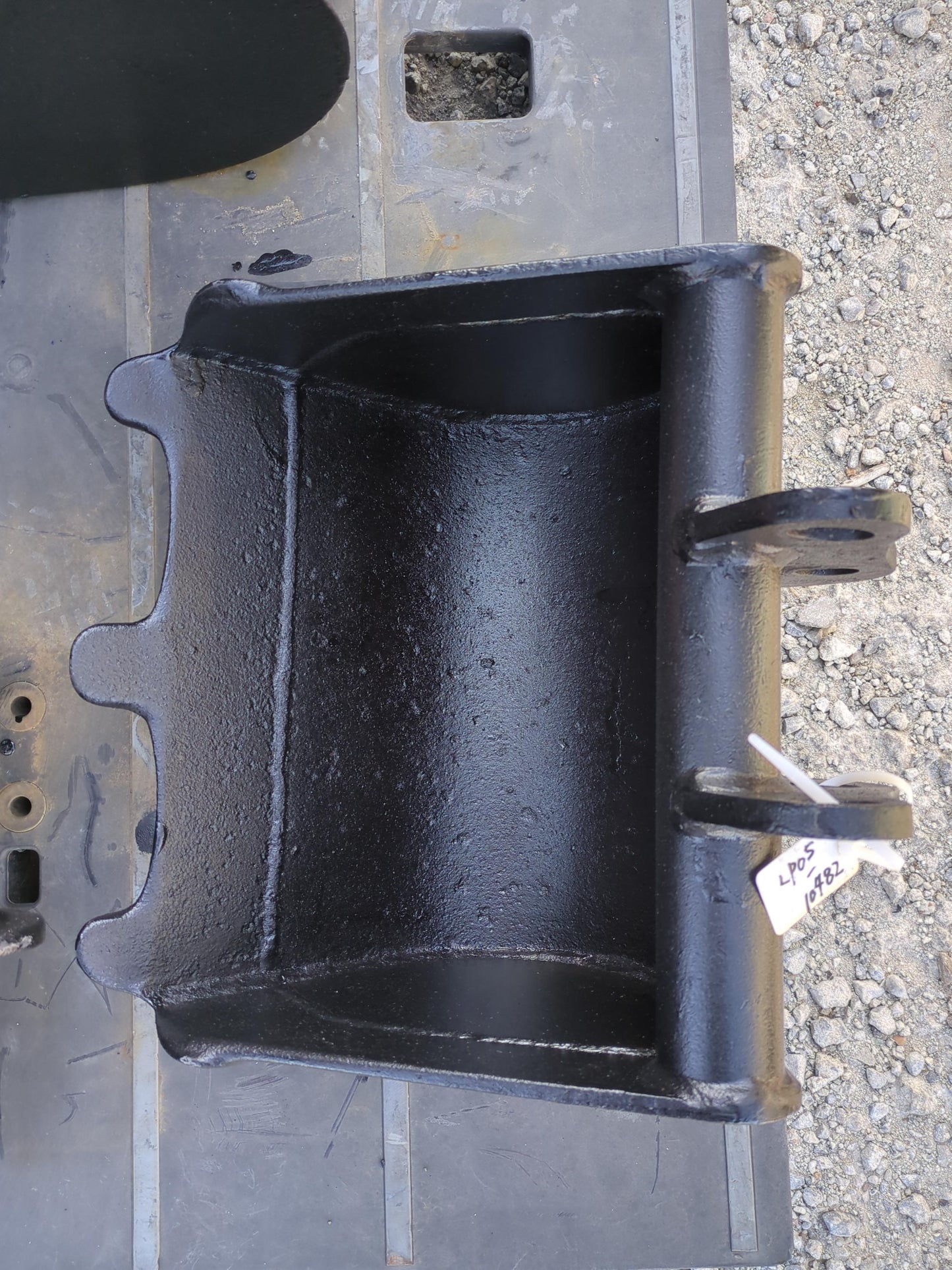 バケット　油圧ショベルバケツ　アーム幅：100mm　ピン径：30mm（中古）