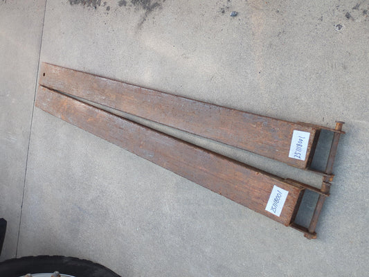 サヤ　フォークリフト用　全長：約162cm　2本セット （中古）