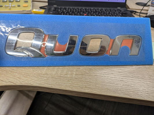 ステッカー　QUON　（中古）