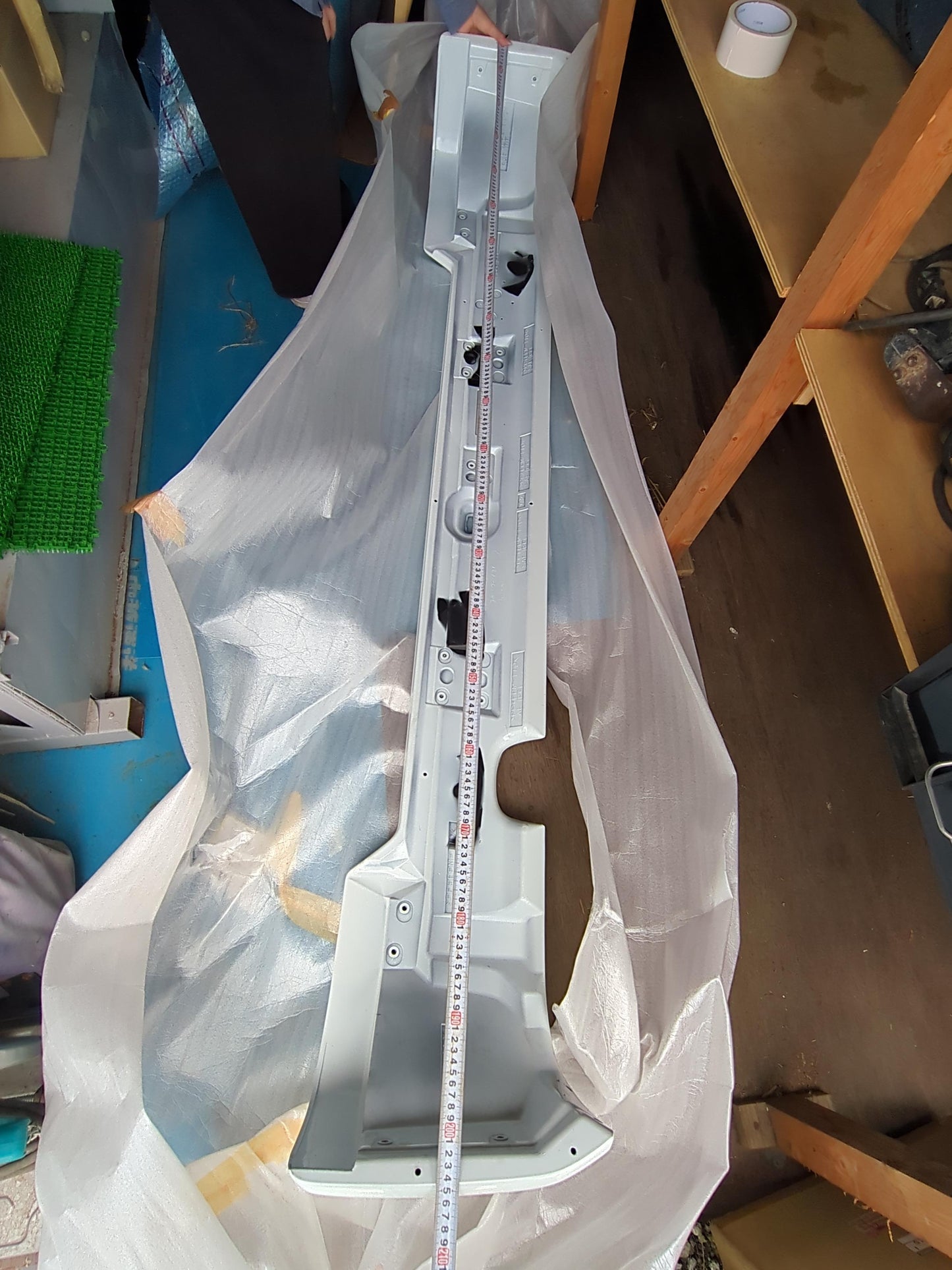 バンパー　リアバンパー　日産【PLATE　CAUTION】　全長約205cm　（中古）