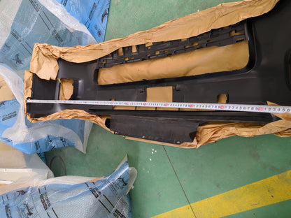 バンパー　フロントバンパ　トヨタ　全長約166cm（中古）