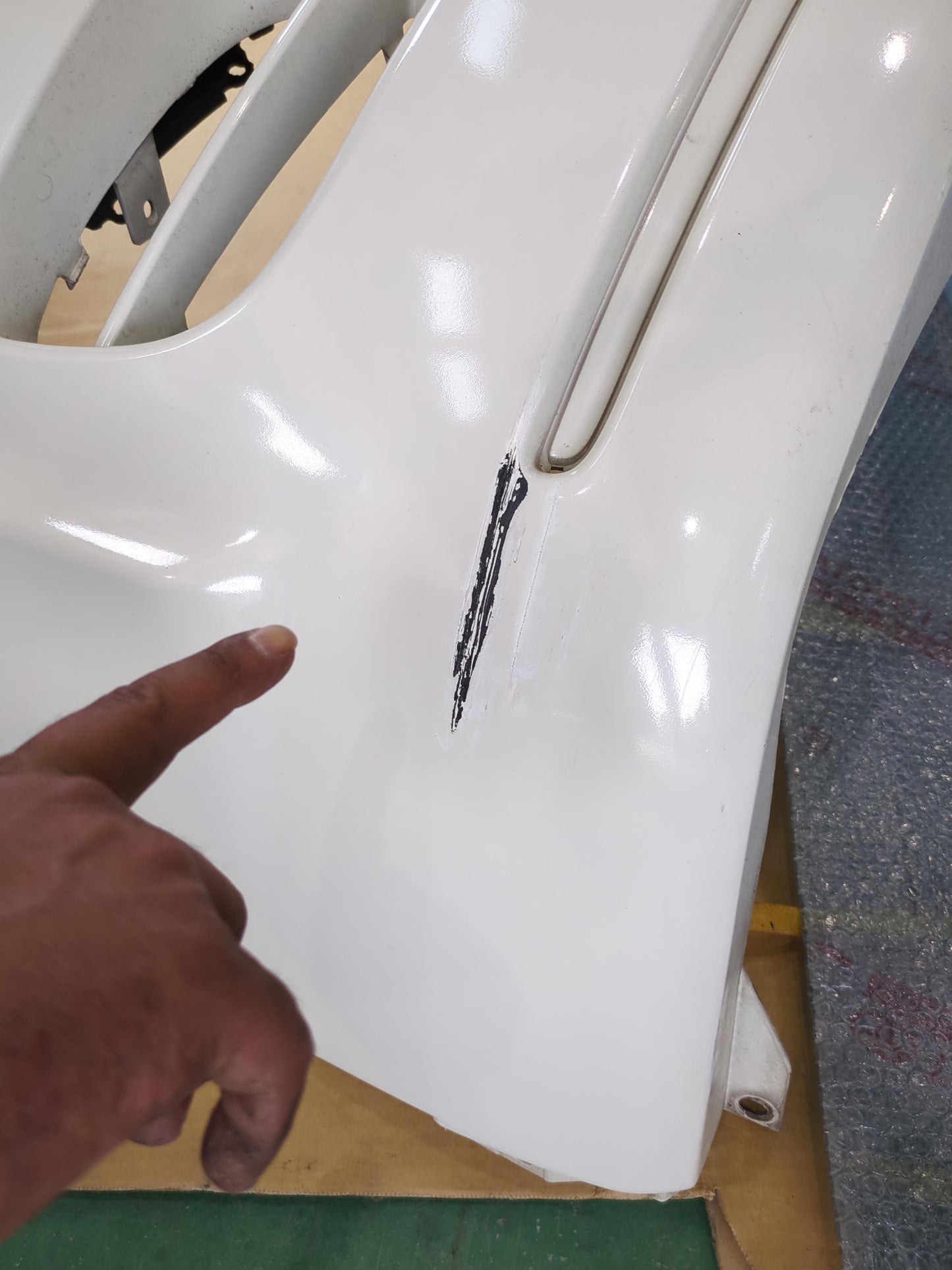 バンパー　フロントバンパ　トヨタ　全長約194cm（中古）