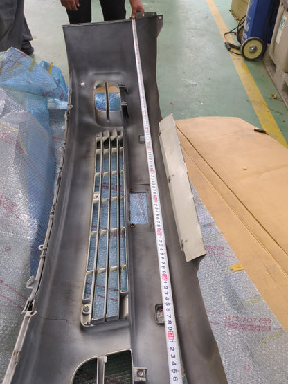 バンパー　フロントバンパ　トヨタ　全長約194cm（中古）
