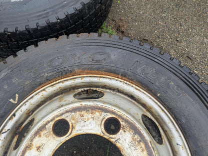 タイヤ　スタッドレスタイヤ（SNOW）　TOYO　M919 　215/70R17.5 123/121J（中古）