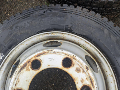 タイヤ　スタッドレスタイヤ（SNOW）　TOYO　M919 　215/70R17.5 123/121J（中古）