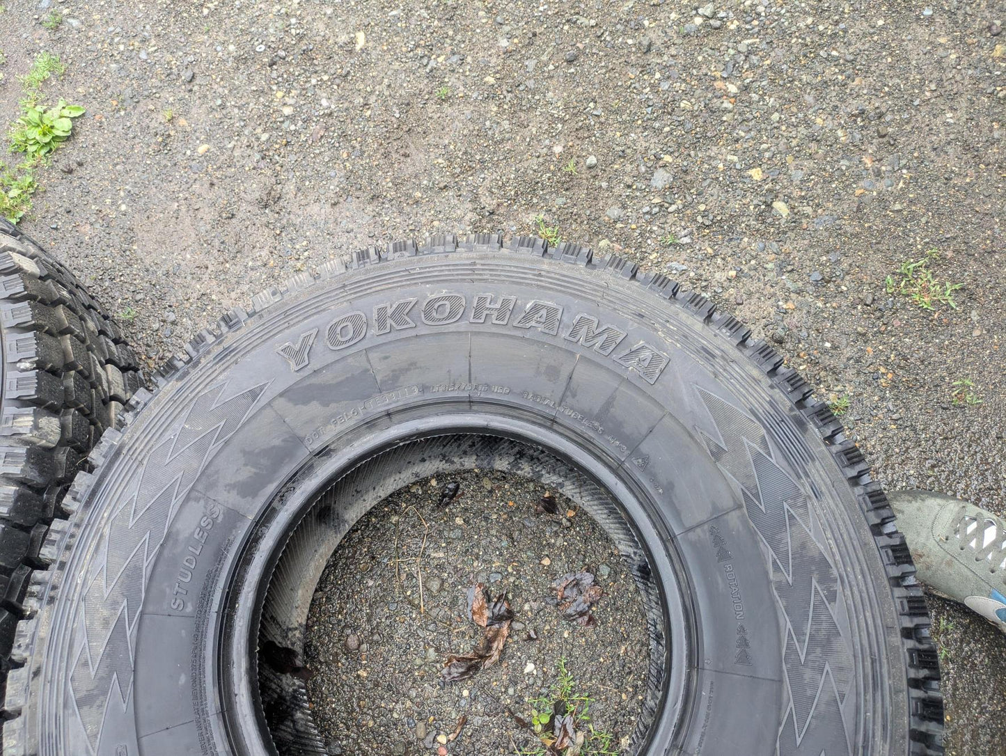 タイヤ　スタッドレスタイヤ　ヨコハマ(YOKOHAMA)　LT315/75R16 113Q（中古）