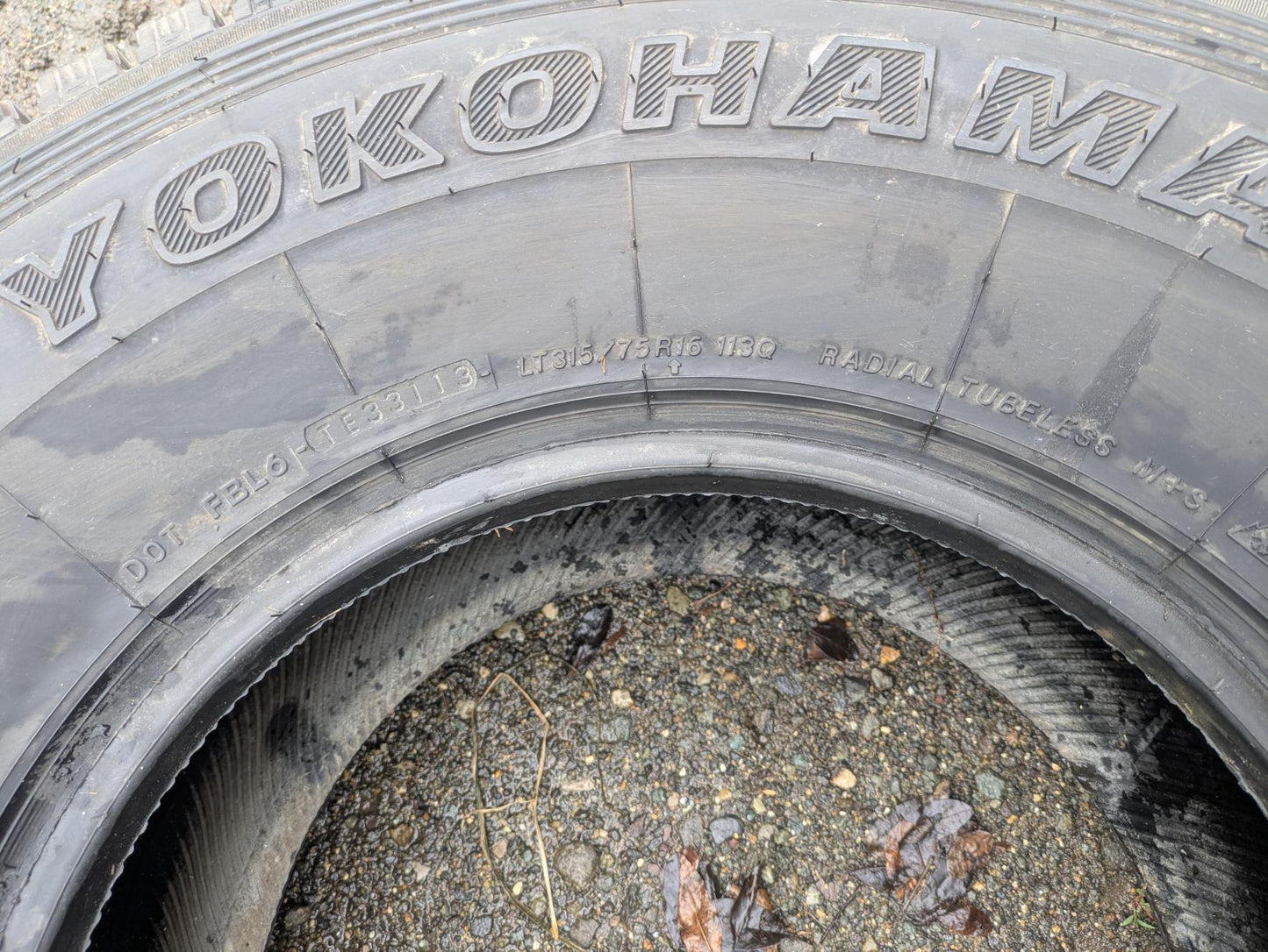 タイヤ　スタッドレスタイヤ　ヨコハマ(YOKOHAMA)　LT315/75R16 113Q（中古）