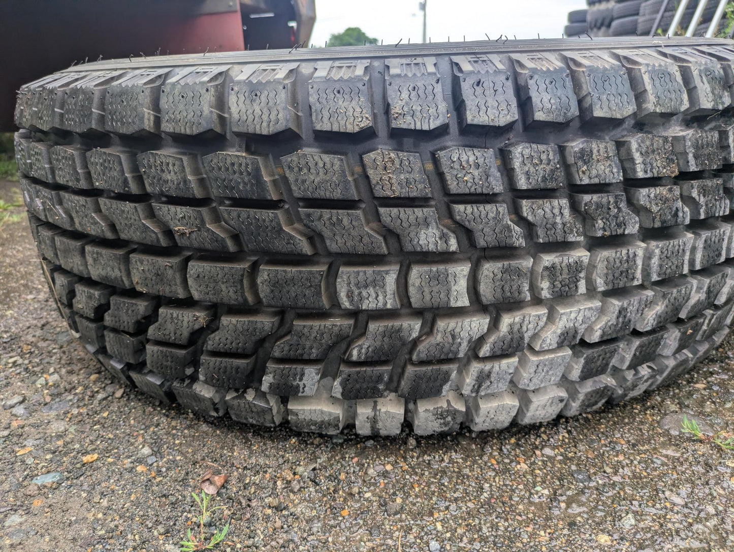 タイヤ　スタッドレスタイヤ　ヨコハマ(YOKOHAMA)　LT315/75R16 113Q（中古）