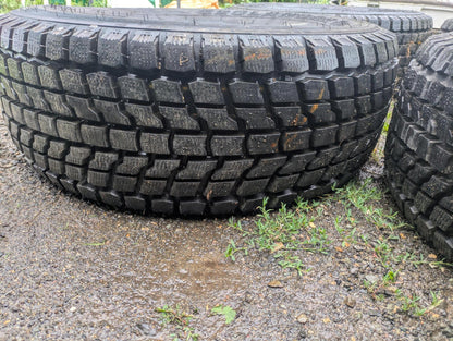 タイヤ　スタッドレスタイヤ　ヨコハマ(YOKOHAMA)　LT315/75R16 113Q（中古）