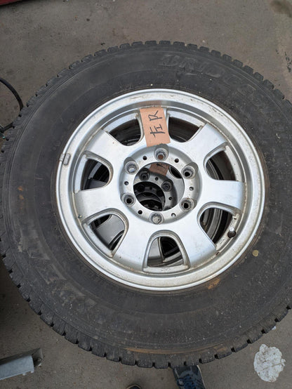 タイヤ　スタッドレスタイヤ　BRIDGESTONE【4本】BLIZZAK 195/80R15 （中古）　