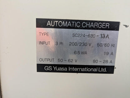 充電器　フォークリフト用バッテリー 入力：200/300 V 出力：50-62 V　GSユアサ 　【?】（中古）
