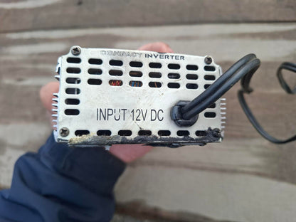 コンパクト・インバーター　DC 12V→AC 100V　2口　ケーブル付き（中古）