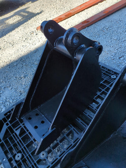 バケット　ユンボPC01-1で使用　アーム幅：120mm　ピン径：30mm　幅：27cm（中古）