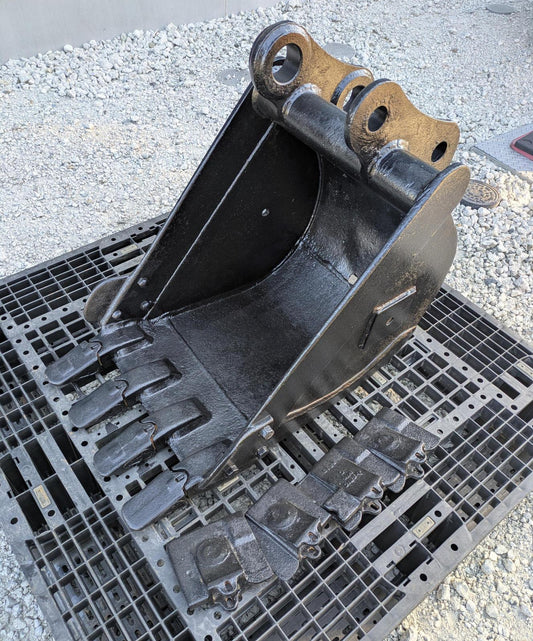 バケット   油圧ショベルバケツ　アーム幅：170mm　ピン径：55mm（中古）