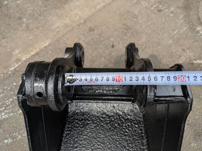 バケット　油圧ショベルバケット バケツ　アーム幅：130mm 　ピン径: 35mm （中古）