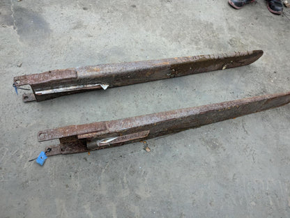 サヤ　フォークリフトのサヤ　長さ130㎝　幅14cｍ（中古）