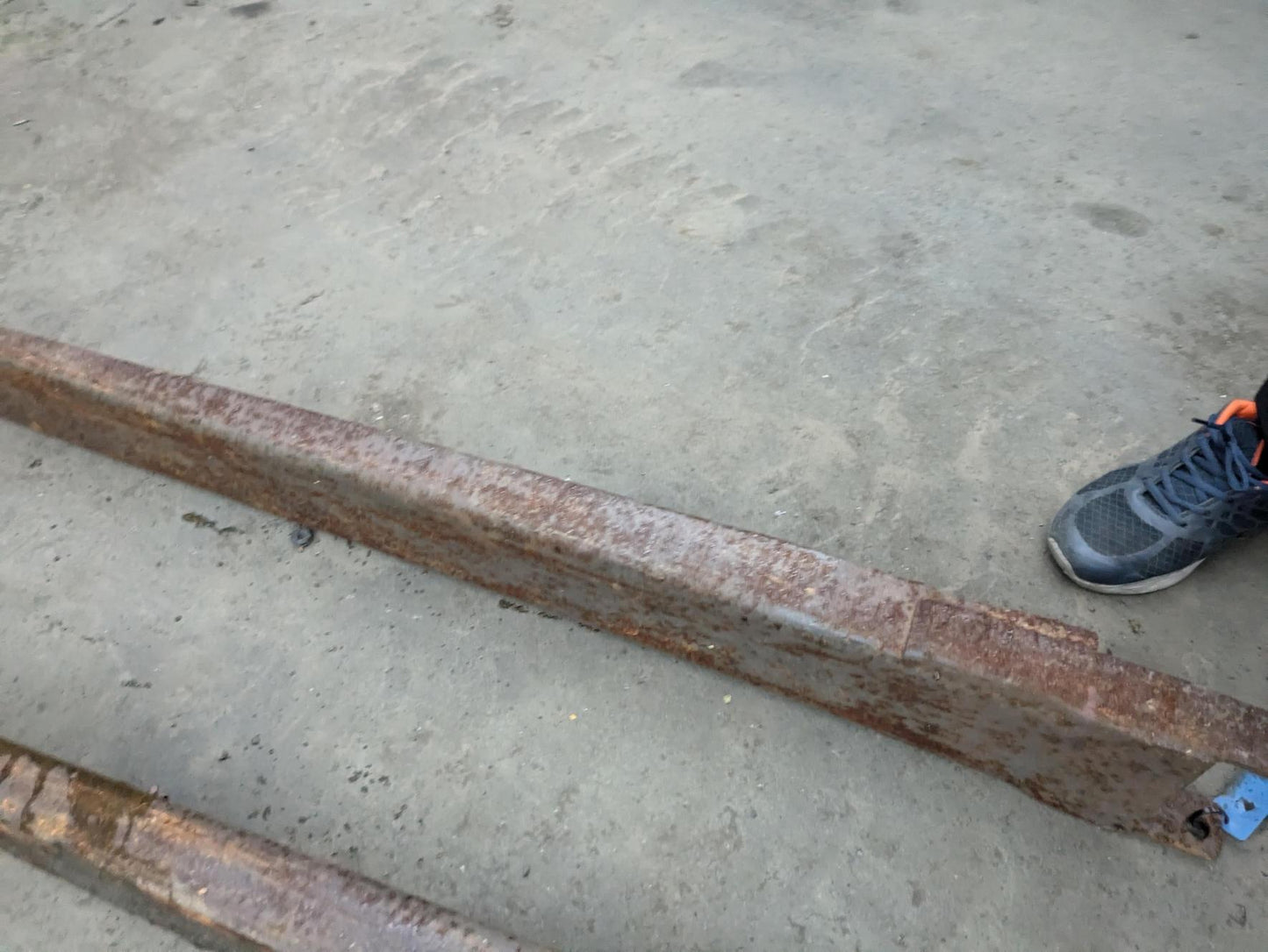 サヤ　フォークリフトのサヤ　長さ130㎝　幅14cｍ（中古）