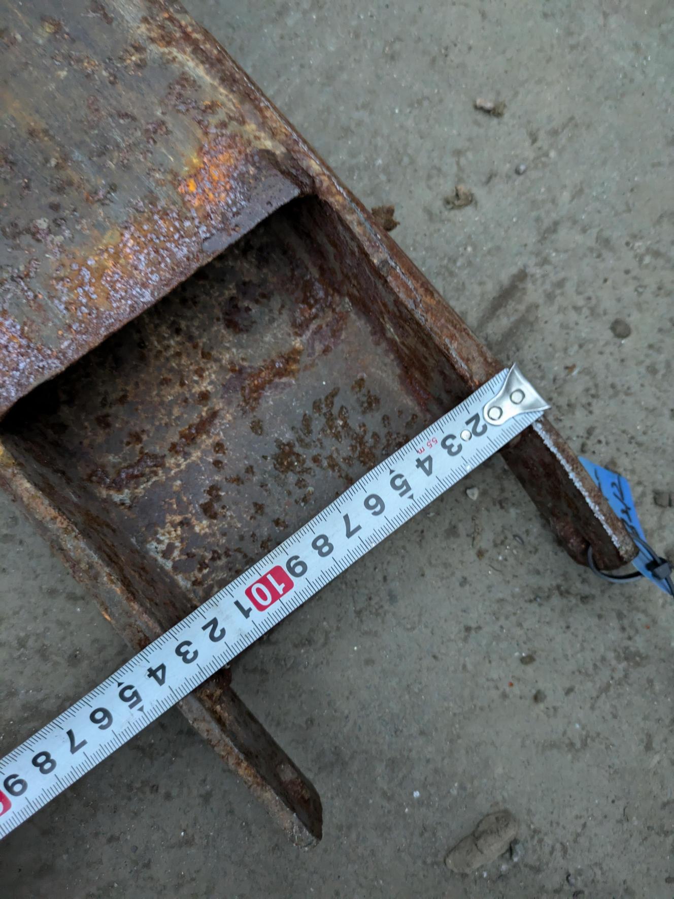 サヤ　フォークリフトのサヤ　長さ130㎝　幅14cｍ（中古）