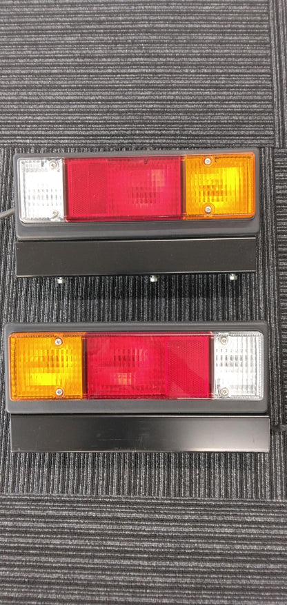 テールランプ　三菱ふそう　キャンター【左右セット】　12V_ML250082（中古）　