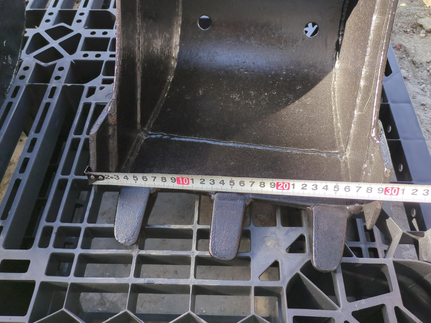 バケット 油圧ショベルバケツ　アーム幅：100mm　ピン径：30mm（中古）