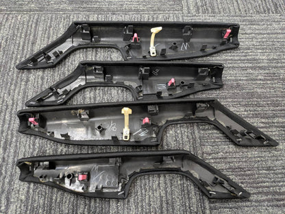 アームレスト　ハイラックスGUN125　レザー ドア  ブラック 【トヨタ純正】（中古）